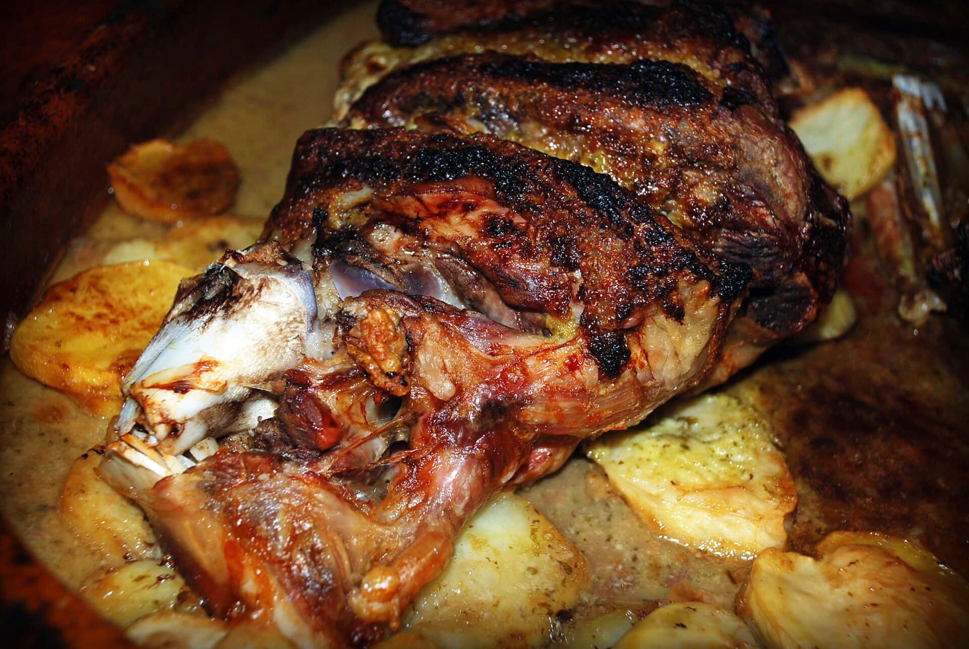 Cordero asado y mesa manchega en Mesón Sancho